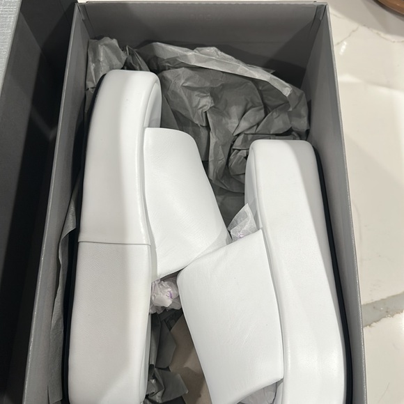 Balenciaga slides. - Picture 7 of 7